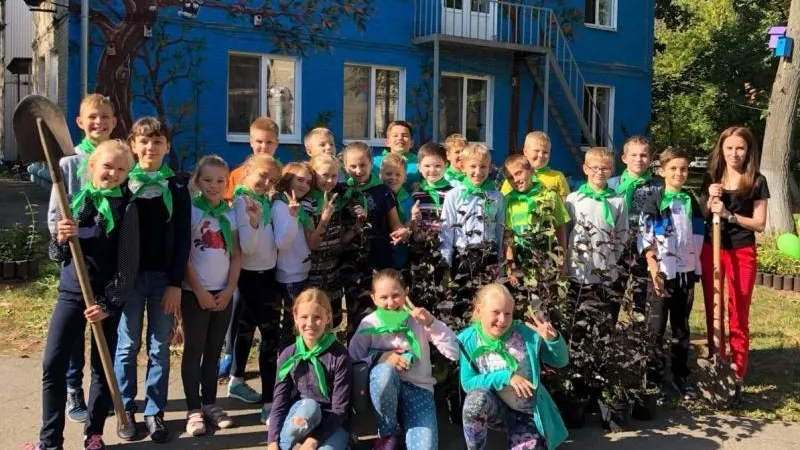 Второклассники из Химок сделали чище свой лицей и целый город