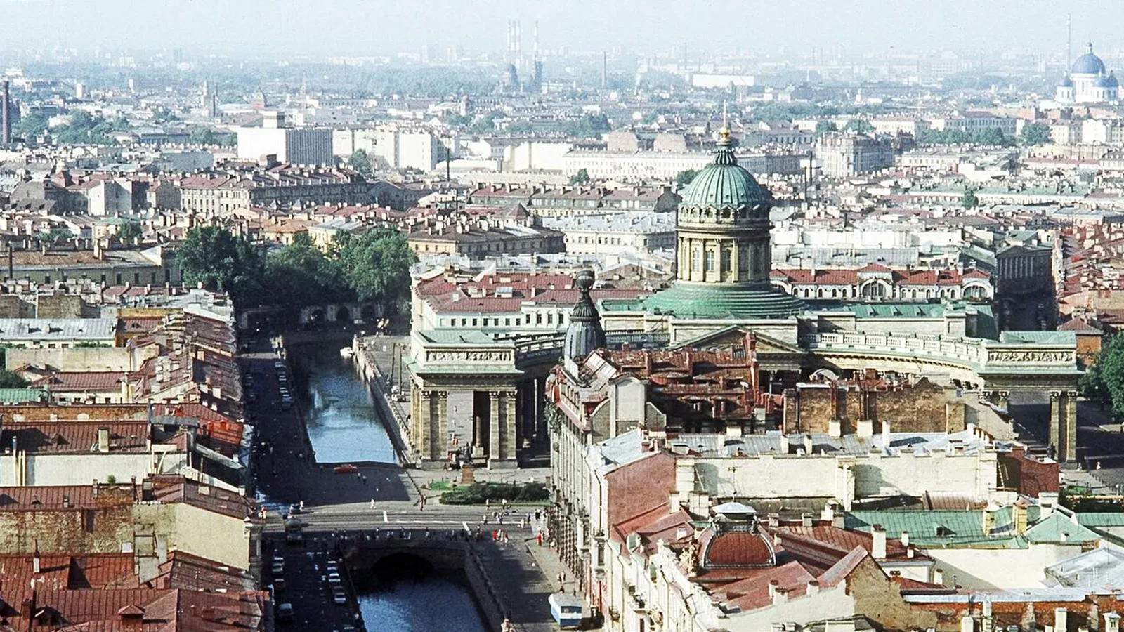 Вид на Санкт-Петербург с высоты птичьего полета, 90-е годы. Сергей Компанийченко