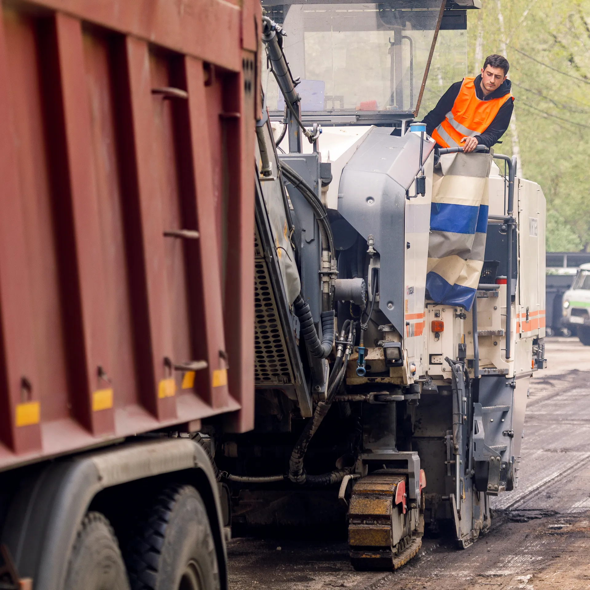 Ямочный ремонт дорог во дворах Балашихи