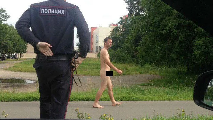Нудист, беззаботно разгуливающий по городу, шокировал жителей Люберец