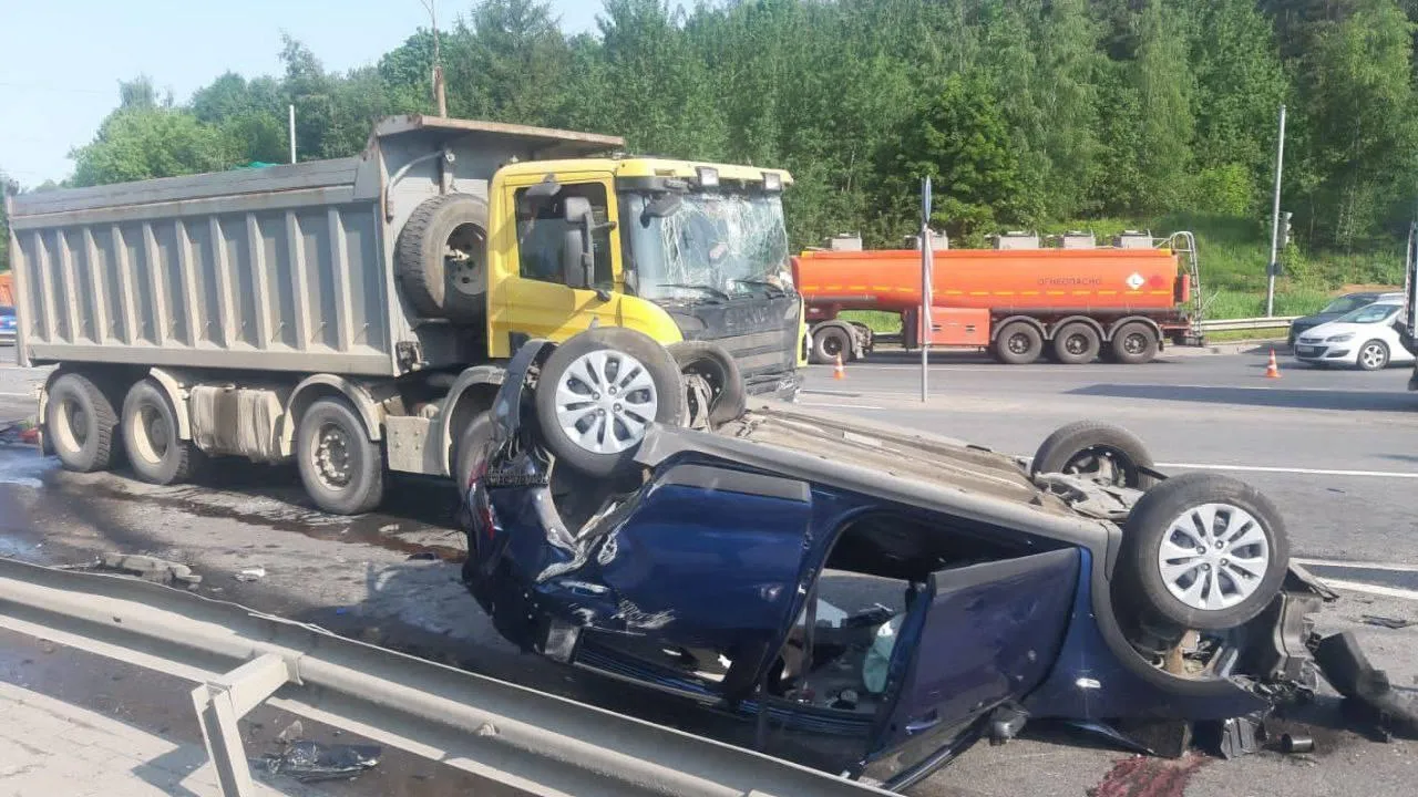 В подмосковных Мытищах произошло массовое ДТП с погибшим и пострадавшими