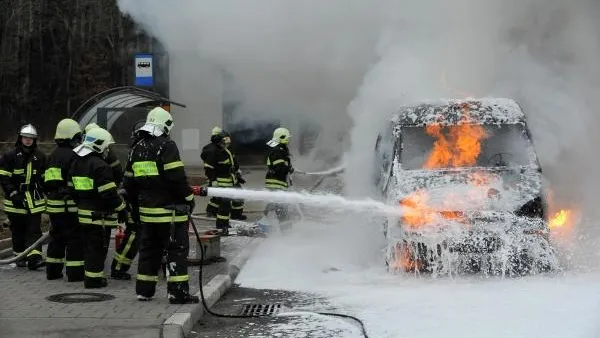 Пожарные потушили загоревшийся автомобиль в Сергиево-Посадском районе