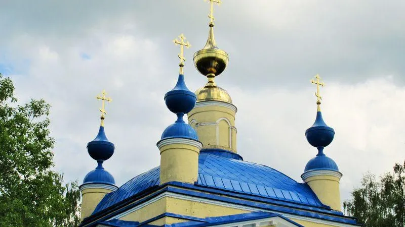 Церковь в Зятьково на реке Дубне