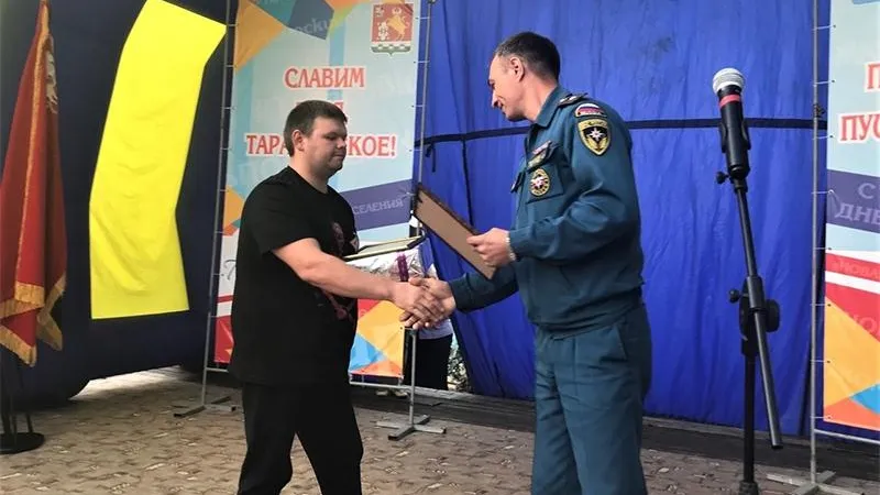 Мужчину, спасшего двоих тонущих малышей из Клязьмы, наградили