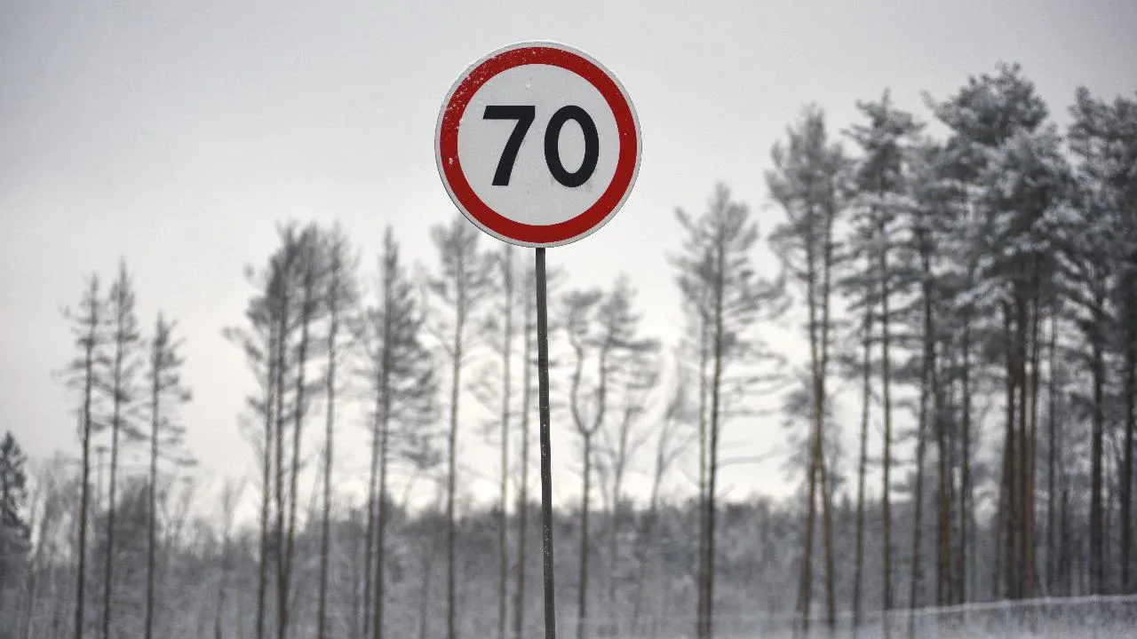 В 17 округах Подмосковья привели в порядок дорожные знаки