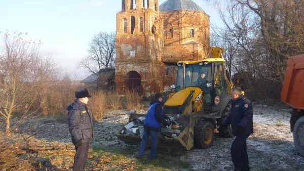 Территорию Преображенской церкви расчистили в Зарайском районе