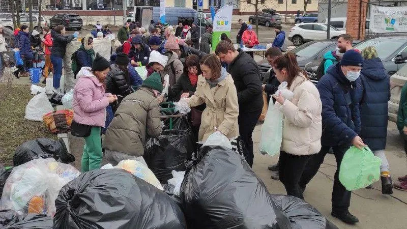 В Реутове убрали полтонны макулатуры и стекла