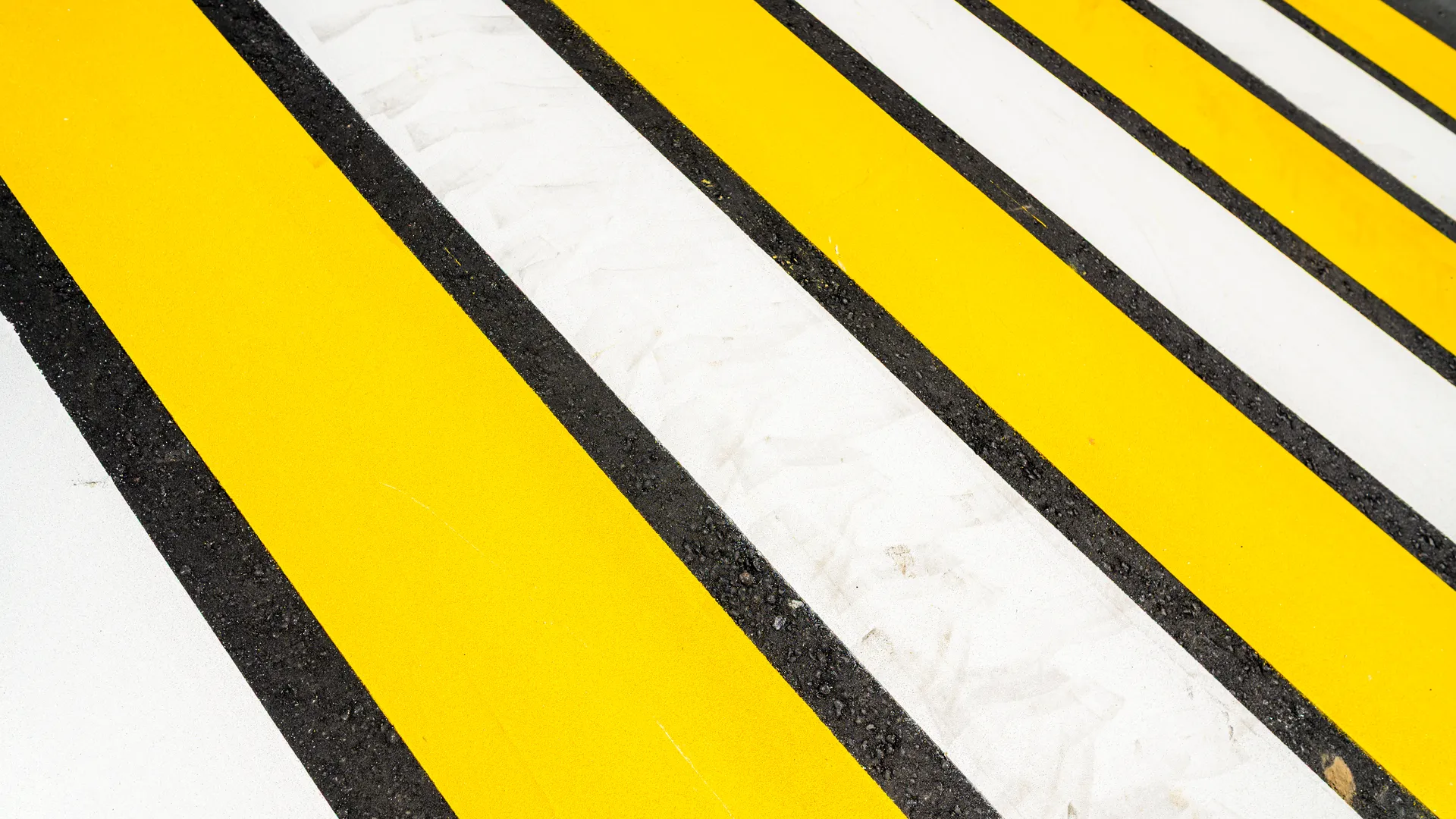 Пешеходный переход на дороге