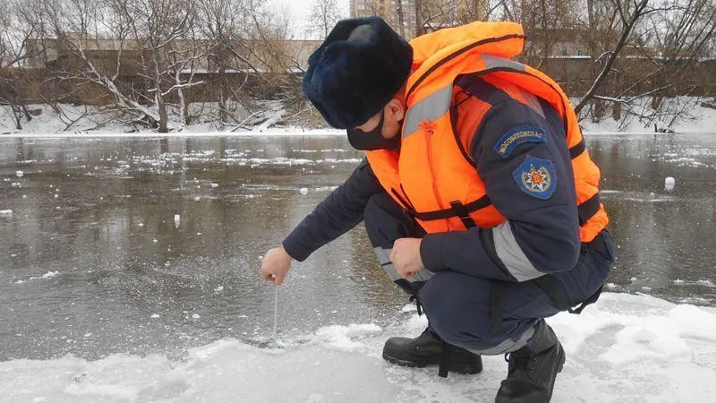 В Подмосковье проверили толщину льда на 36 водоемах