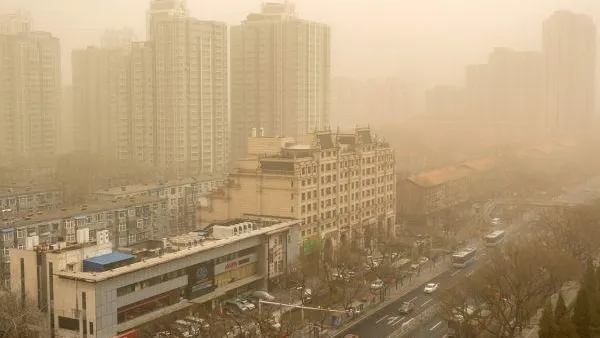 Песчаная буря обрушилась на северо-запад Китая