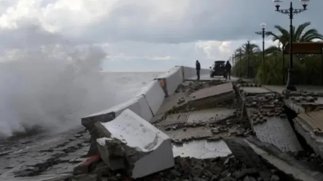 Шторм в Сочи. Фото: Александр Кряжев/РИА Новости