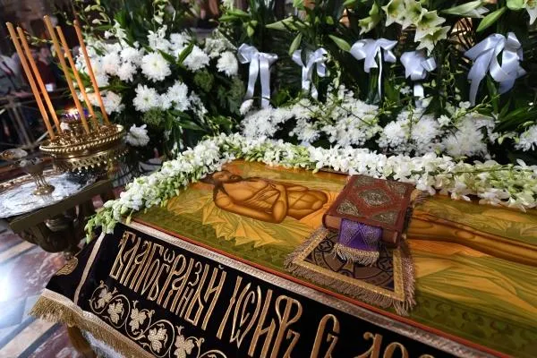 Церковная утварь для совершения чина погребения Плащаницы в храме Христа Спасителя