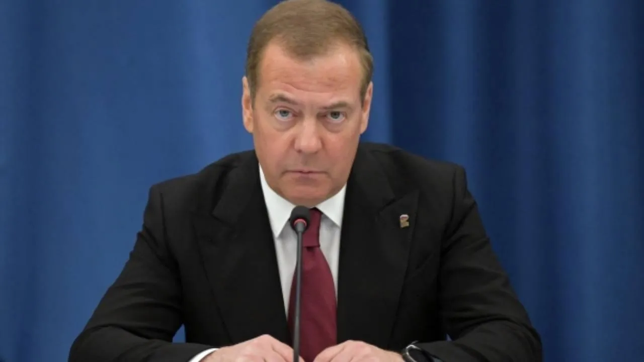 «Кормушку отдали другим»: Медведев отреагировал на критику «Карлсберга» в адрес властей РФ