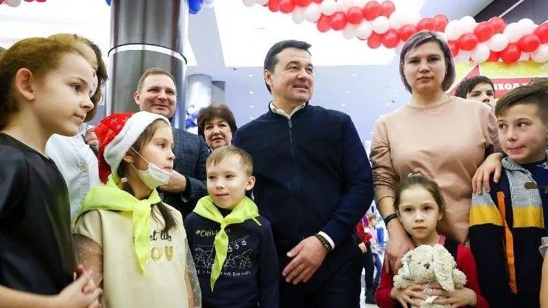 Губернатор: 12 тысяч детей приняли участие в первой новогодней елке