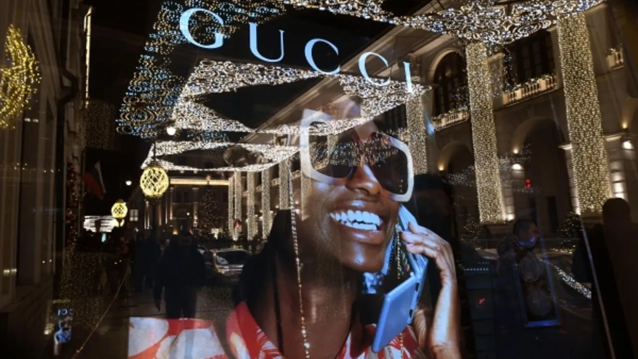 Полиция провела обыск в зданиях итальянского дома моды Gucci в Милане