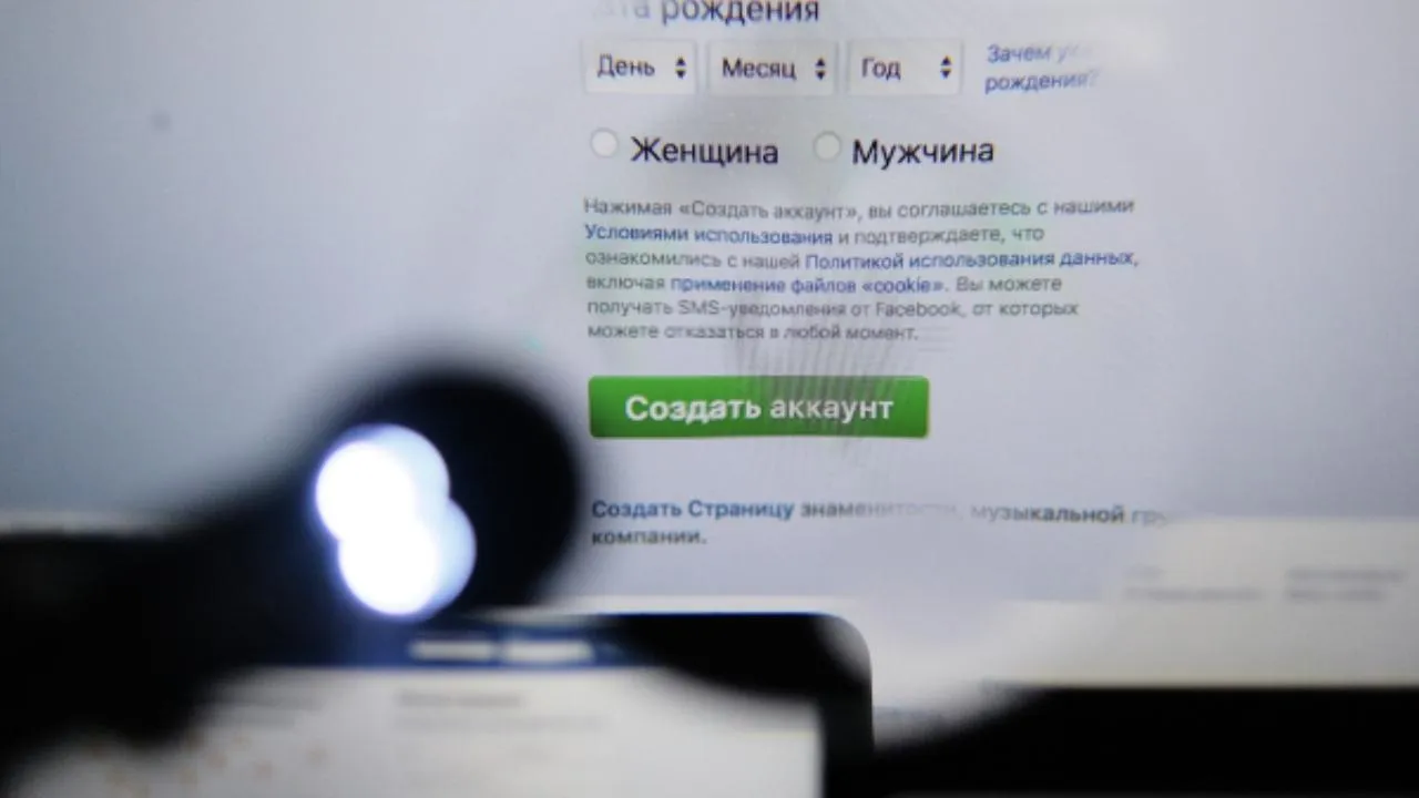 Психолог Андрей Зберовский объяснил, можно ли считать виртуальную переписку изменой