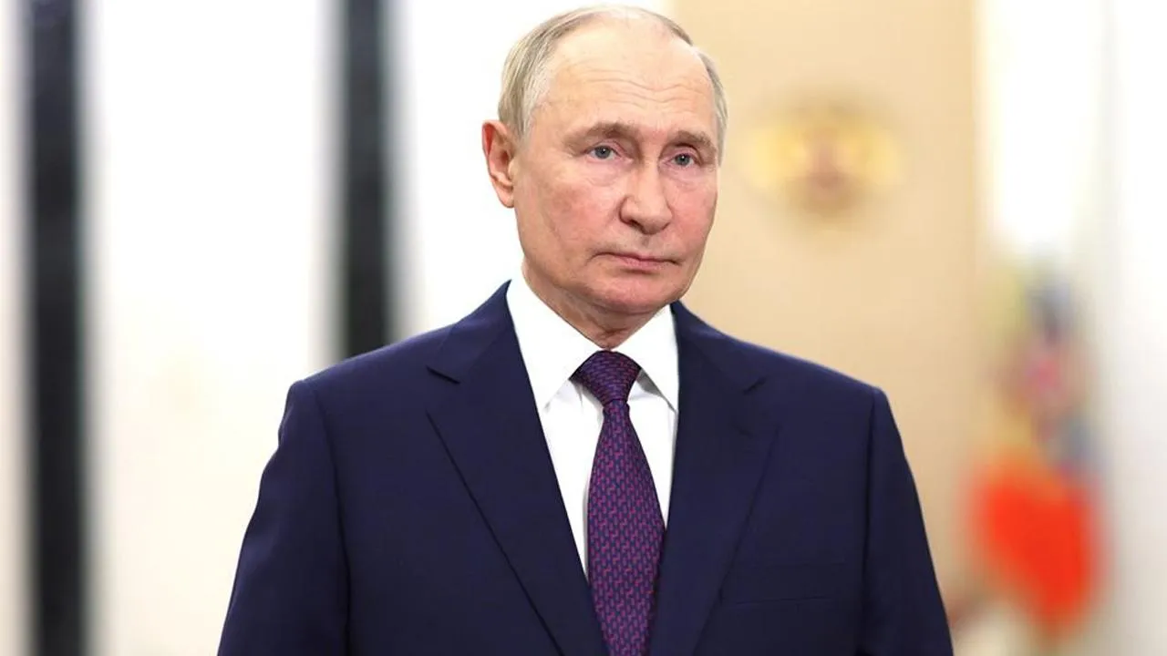 Путин предложил план по очистке побережья от последствий разлива топлива в Черном море