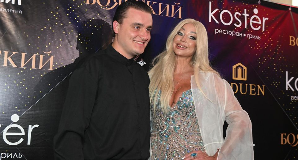 Волочкова снялась топлес на Мальдивах с 26-летним танцором