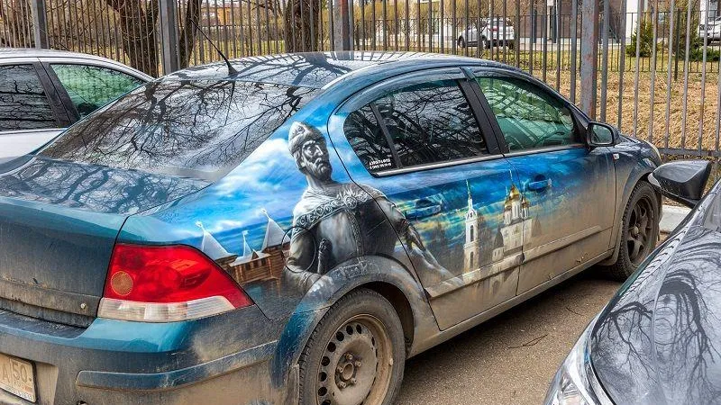 Жители Дмитрова обнаружили машину настоящего патриота