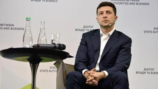 Зеленского попросили снять запрет на российские соцсети и сайты