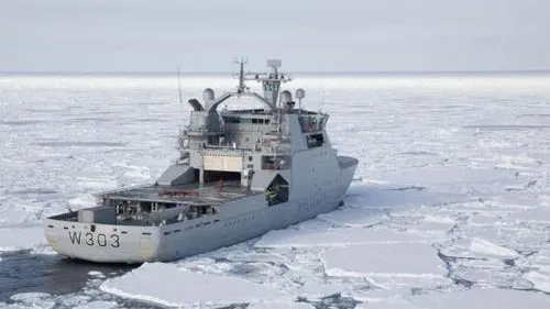 Норвежский ледокол следует по российскому Северному пути