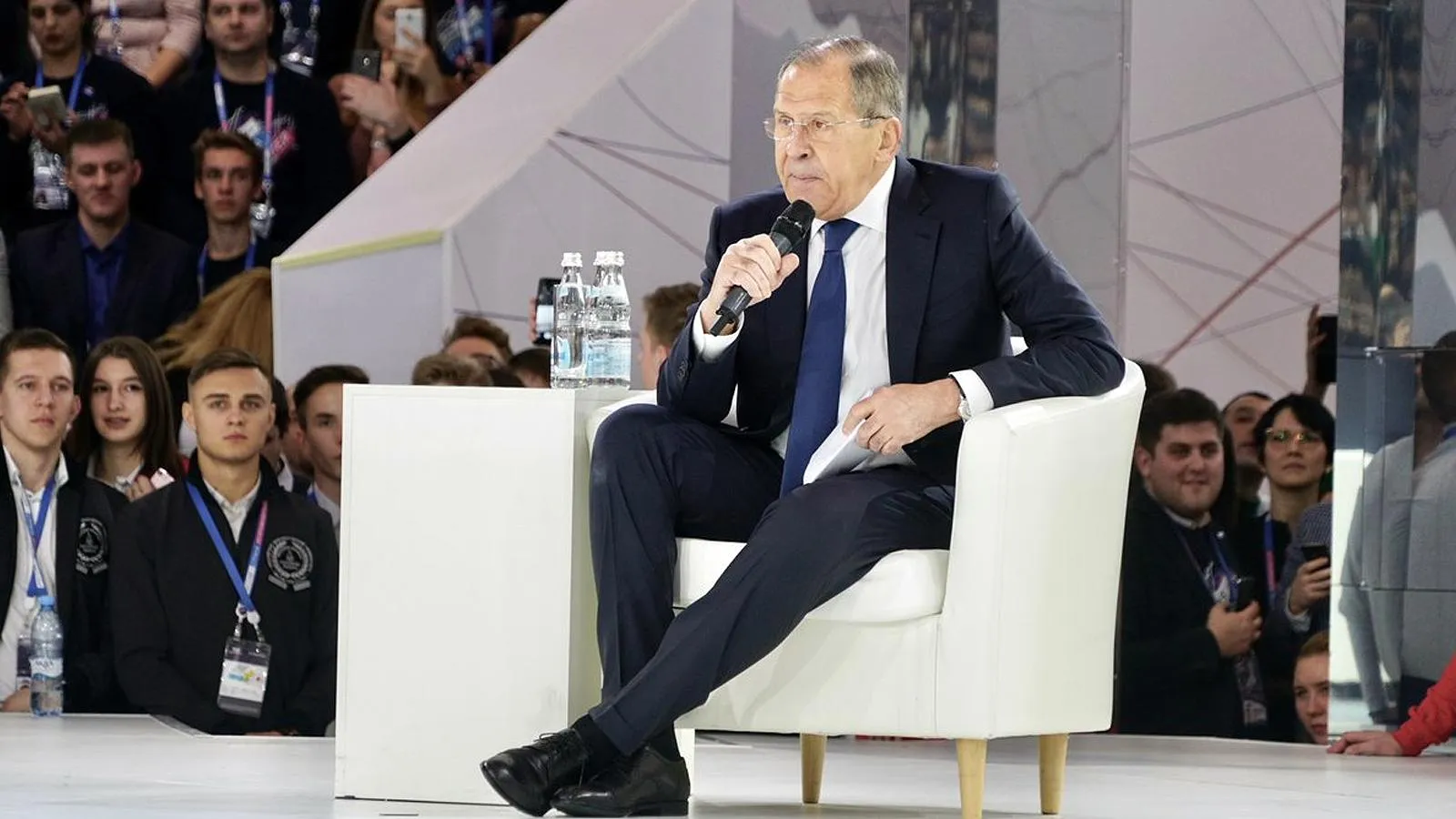 Министр иностранных дел России Сергей Лавров выступает перед молодежью. mfarussia