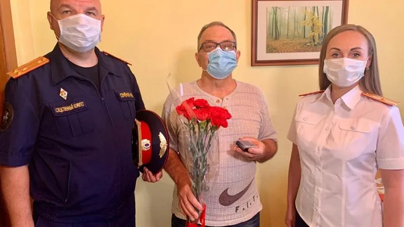 Подмосковные следователи вернули родственникам ветерана медаль