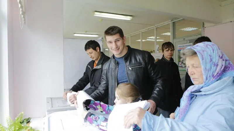 Пятикратный чемпион России по кикбоксингу Папин проголосовал на выборах в Реутове