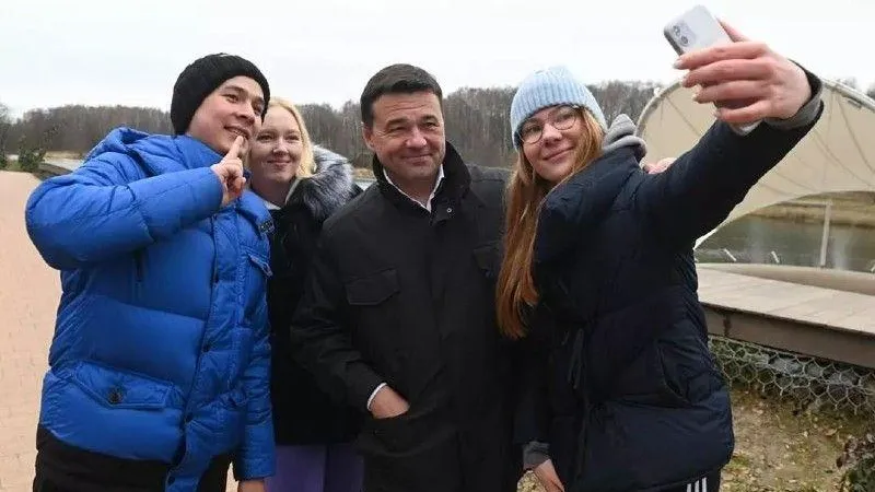 Губернатор проверил работу благоустроенного парка «Сестрорецкий» в Клину
