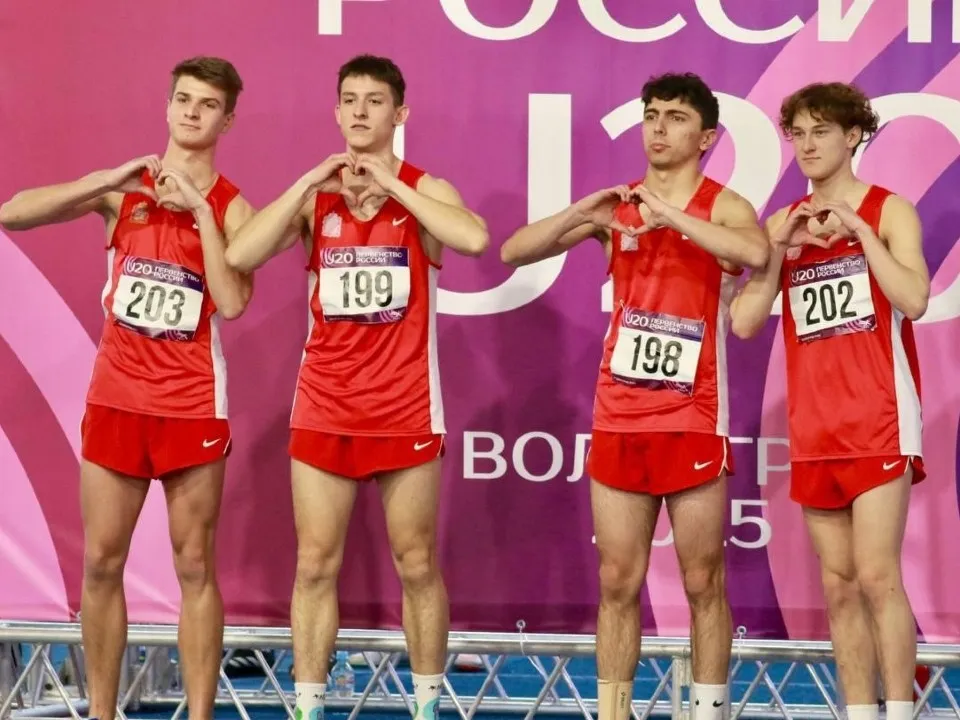 Клинские спортсмены по краям /&nbsp;Фото: администрация г.о. Клин