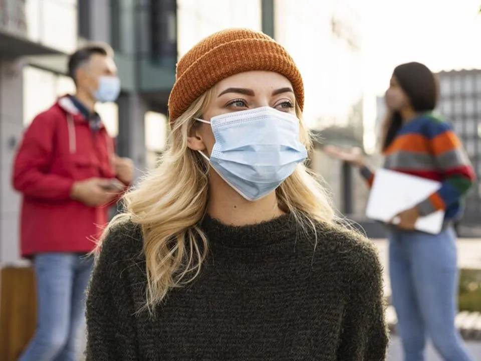 Заболеваемость растет: выяснилось, введут ли в России новый масочный режим