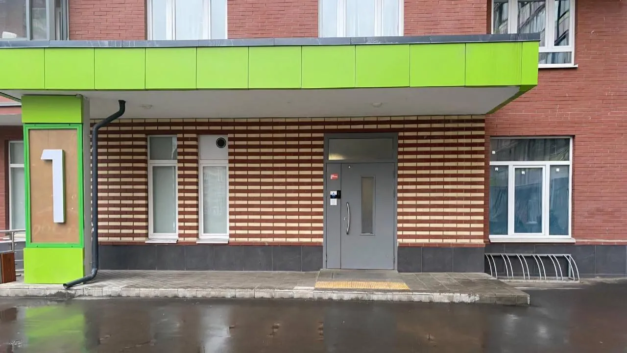 В Подмосковье с начала октября отремонтировали 2,9 тысячи входных групп МКД