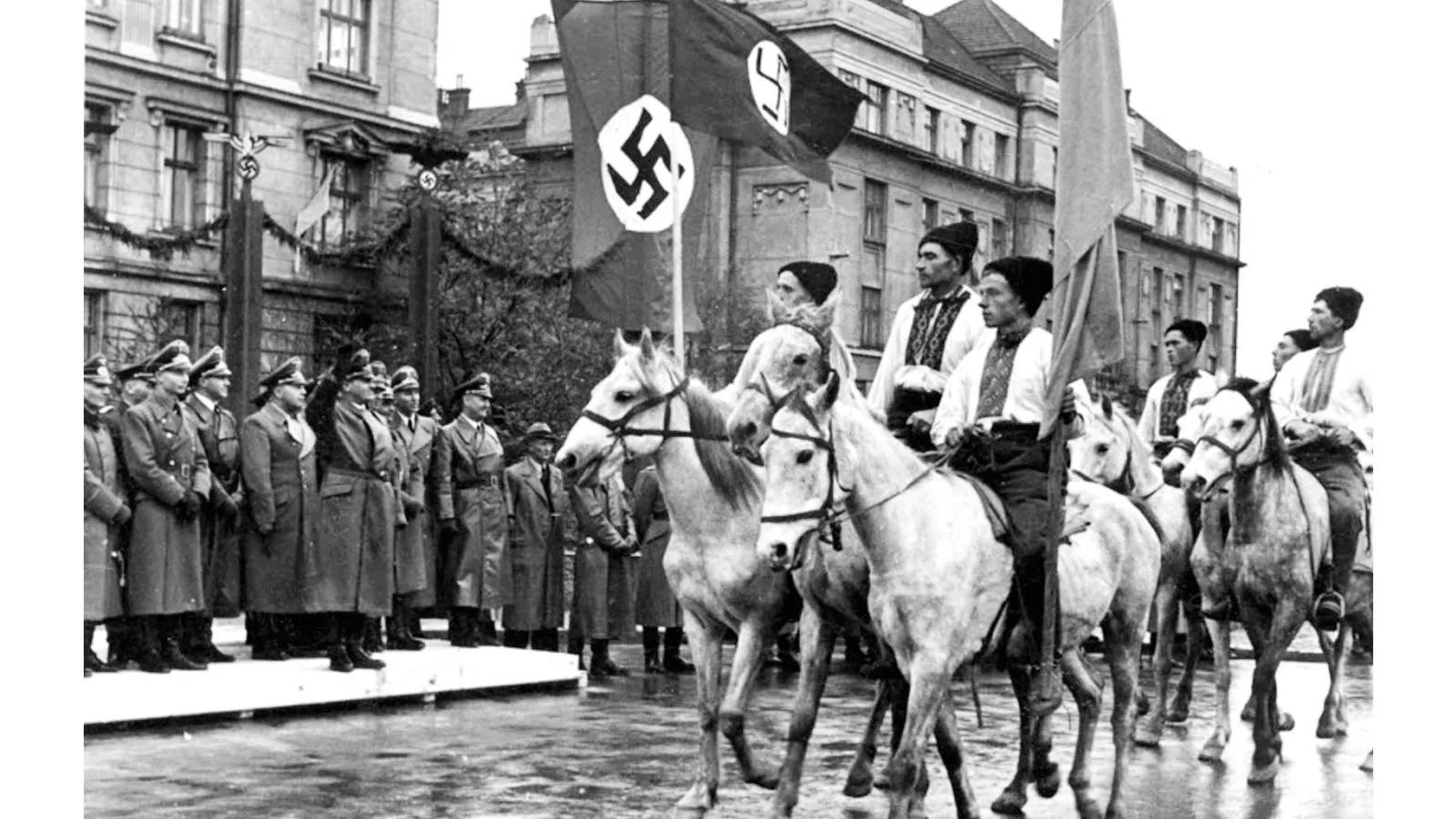 Парад УПА* в Ивано-Франковске в честь визита генерал-губернатора Польши рейхсляйтера Ганса Франка, октябрь 1941 года