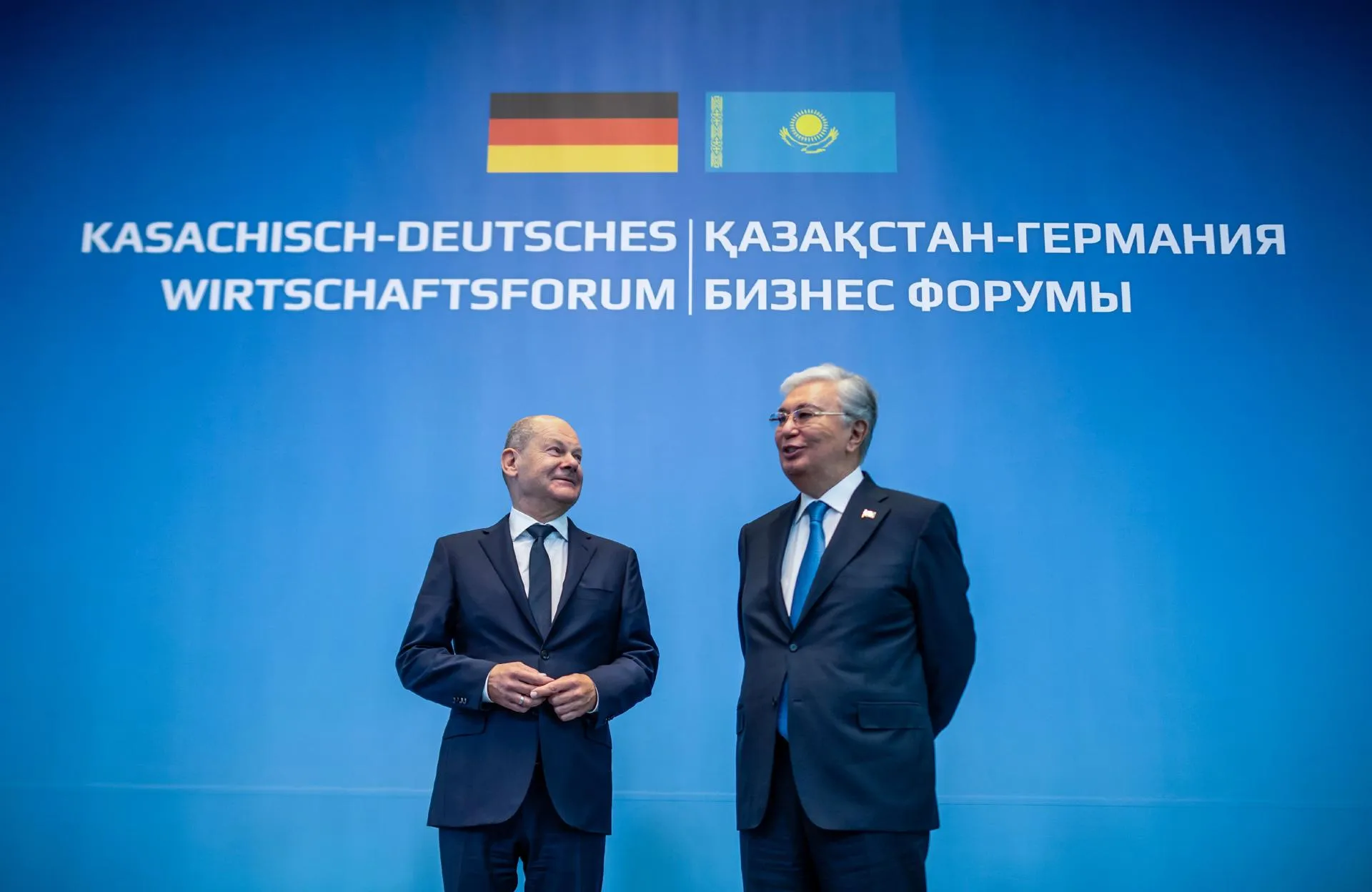 Канцлер Германии Олаф Шольц и президент Казахстана Касым-Жомарт Токаев. Michael Kappeler/dpa