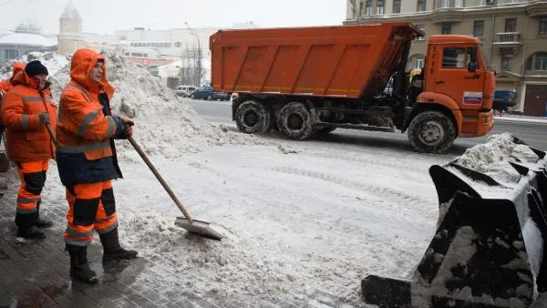 Более 20 тысяч кубометров снега вывезли с подмосковных трасс