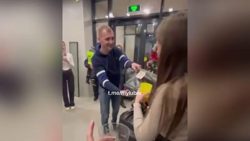 Дружные соседи организовали новогодний праздник с подарками в Люберцах
