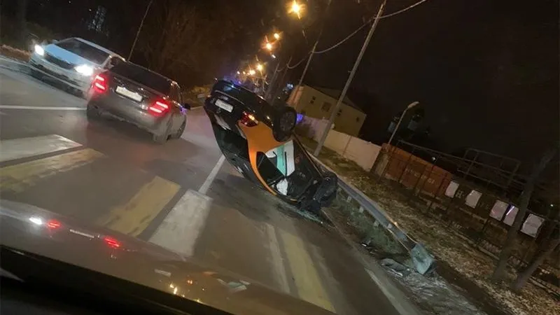 Мужчина уснул за рулем каршеринга и попал в аварию в Видном