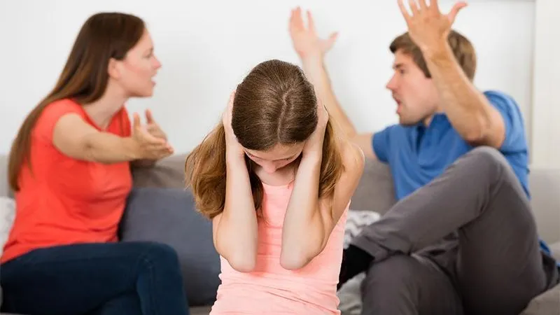 Неплательщик алиментов в Подмосковье пытается засудить родную дочь, которой должен 800 тысяч рублей 