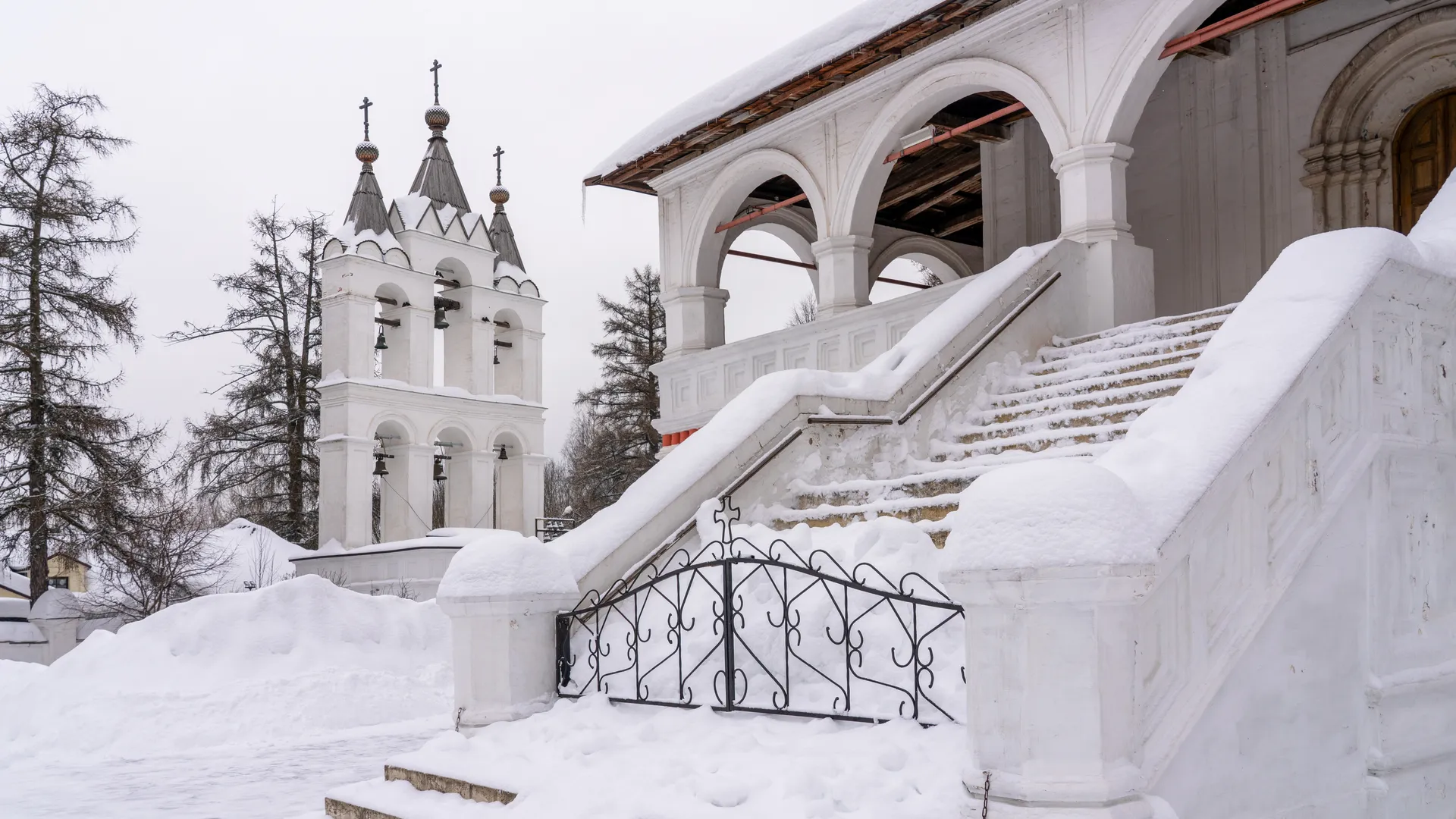Церковь Преображения Господня в селе Большие Вяземы Одинцовского округа