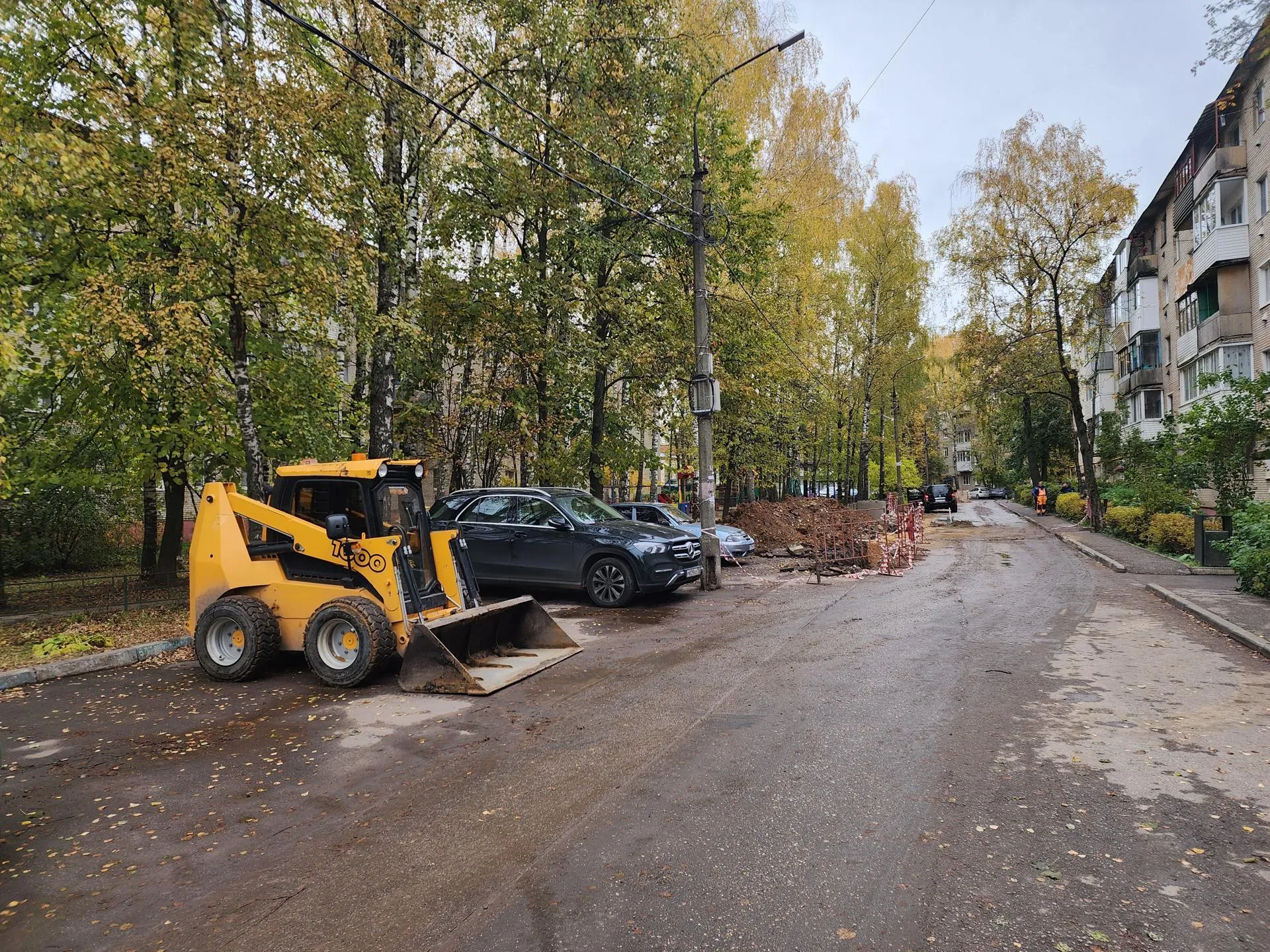 Ремонт дороги во дворе дома №3 кв. Маяковского / фото: Хавива Фонина