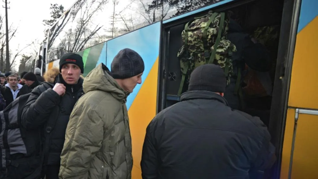 Из-за недостатка людей украинские военкоматы повысили средний возраст призывников