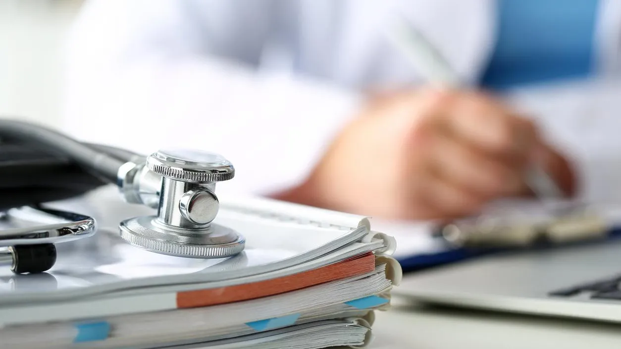 «Стакан воды и нехватка магния». Врач назвала главные причины ночных судорог