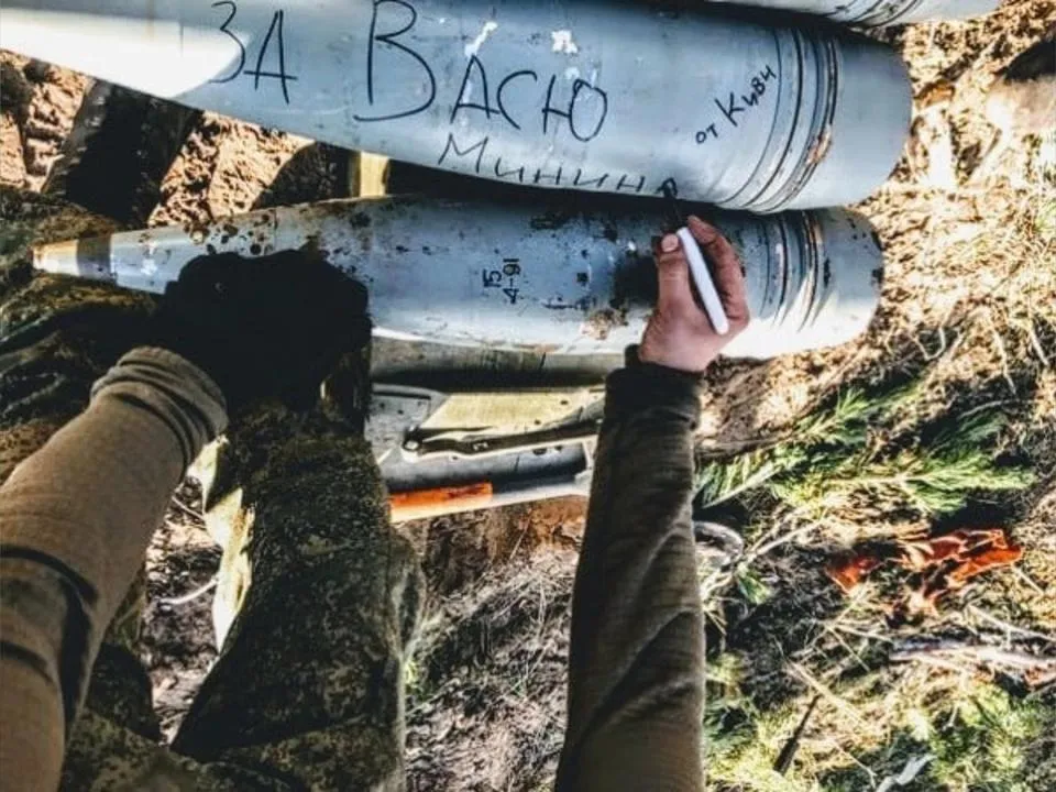 «Побледнел, сжал кулаки и пошел к себе в комнату»: сыну десантника сообщили о гибели отца на СВО