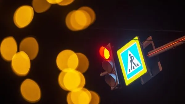 В Москве появился первый светофор на солнечных батареях