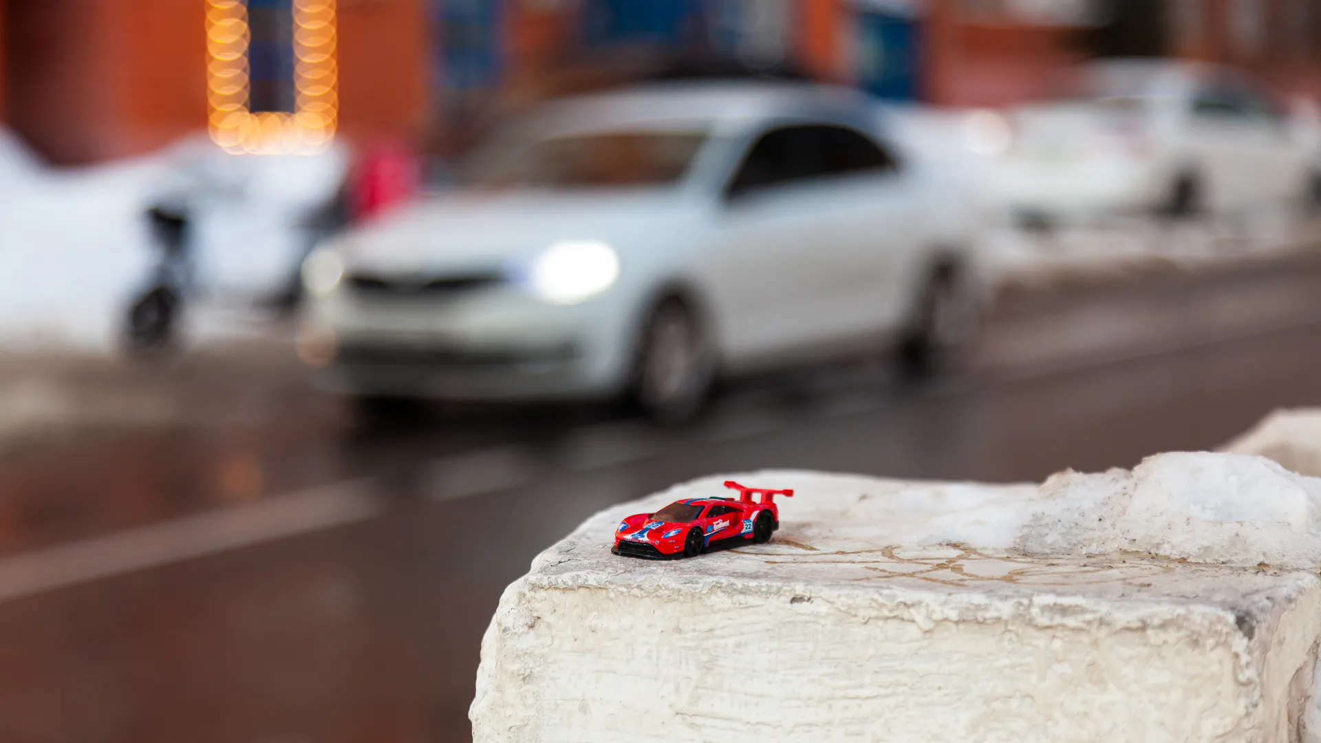 Зимние виды улиц города Дзержинский