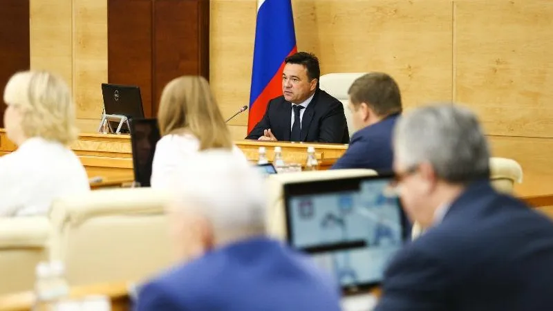Парковка на газонах и состояние детских площадок. Губернатор назвал главные жалобы на «Доброделе»