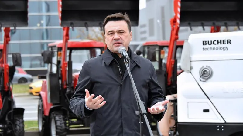 Воробьев передал подмосковным муниципалитетам коммунальную технику