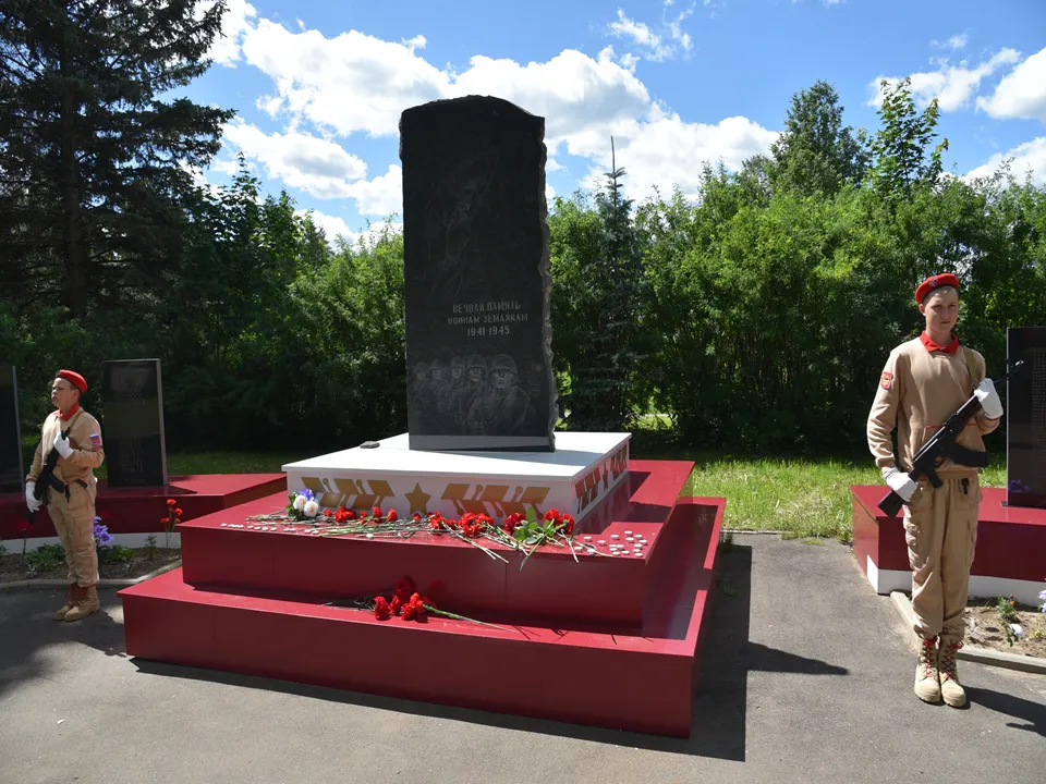 Памятник павшим защитникам Отечества в селе Микулино. Фото: МедиаБанк Подмосковья/Владимир Останин