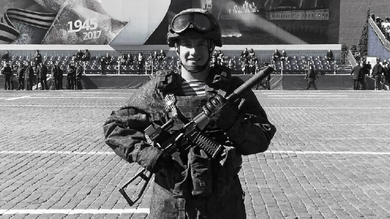 «Мы его так и не видели, для нас он живой»: мать офицера из Саратовской области рассказала о гибели сына на СВО