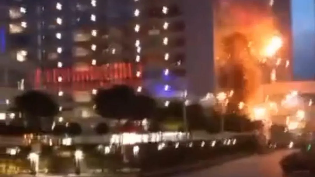 В сети появилось видео момента попадания украинского дрона в башню «Москва-сити»